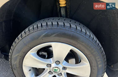 Внедорожник / Кроссовер Skoda Yeti 2012 в 