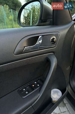 Внедорожник / Кроссовер Skoda Yeti 2011 в 