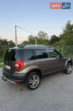 Внедорожник / Кроссовер Skoda Yeti 2011 в 