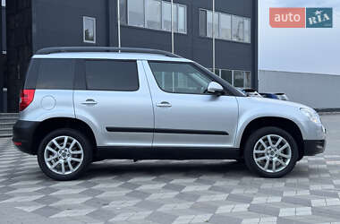Внедорожник / Кроссовер Skoda Yeti 2010 в 