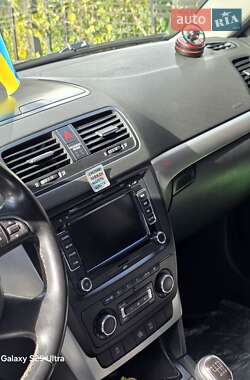 Внедорожник / Кроссовер Skoda Yeti 2011 в 