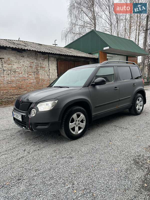 Внедорожник / Кроссовер Skoda Yeti 2013 в Звягеле