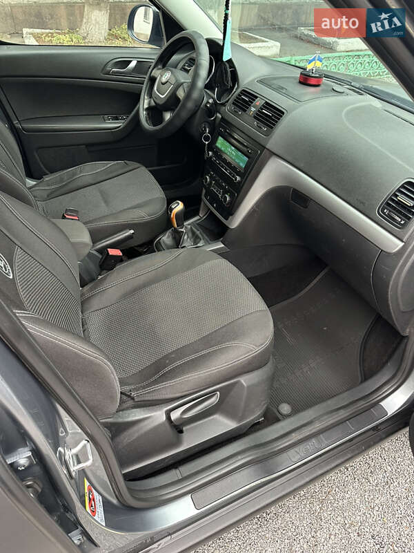 Внедорожник / Кроссовер Skoda Yeti 2013 в Звягеле