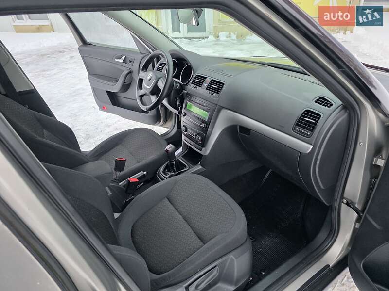 Позашляховик / Кросовер Skoda Yeti 2012 в Хмельницькому