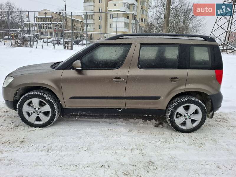 Внедорожник / Кроссовер Skoda Yeti 2012 в Каменец-Подольском