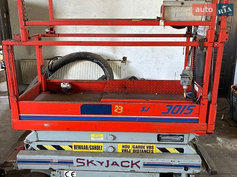 Ножичний підйомник Skyjack SJ 2002 в Млиніві