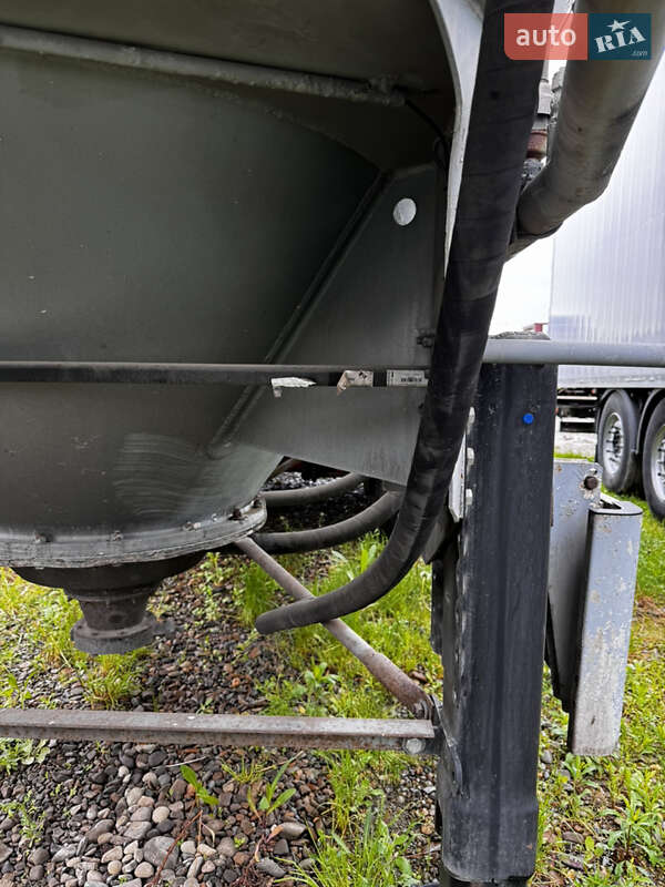 Цементовоз Spitzer SF 1994 в Чернівцях