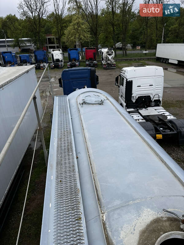 Цементовоз Spitzer SF 1994 в Чернівцях