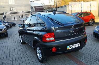 Позашляховик / Кросовер SsangYong Actyon 2011 в 