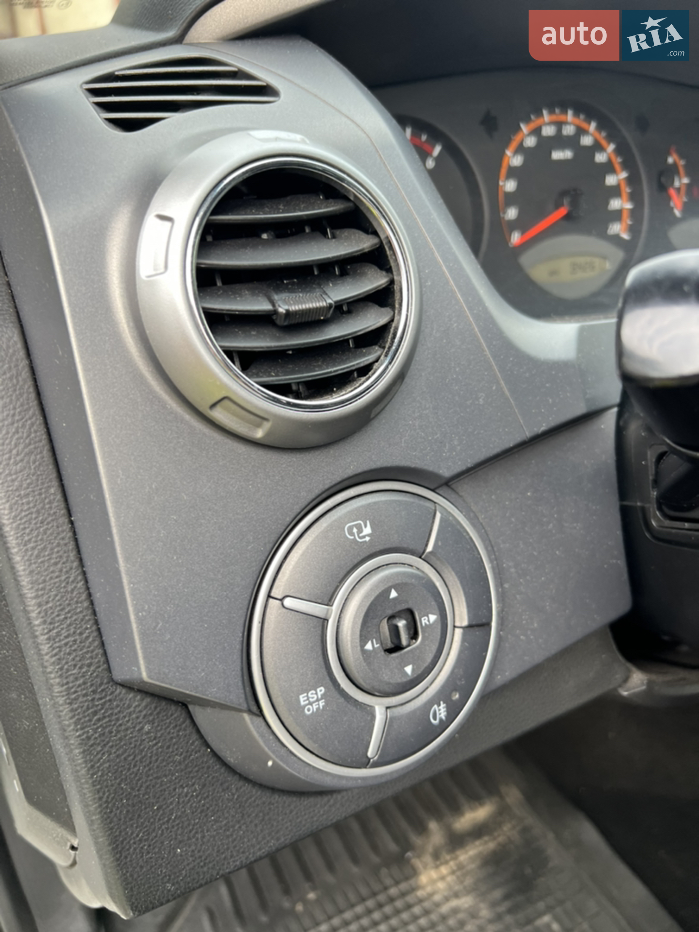 2012 SsangYong Actyon - мініатюра 20