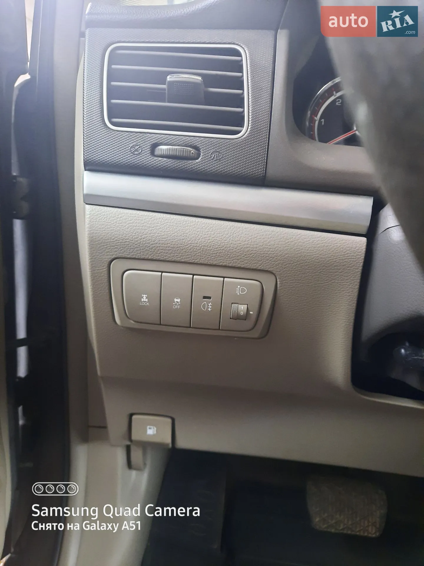 2011 SsangYong Korando - мініатюра 15