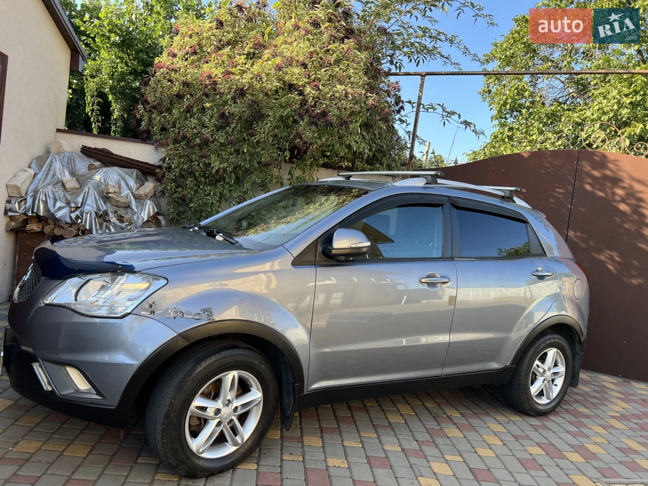 1 хозяиін, дизель, механіка, не бита, пробіг 153 тысячи, повний  привід , розхід по місту 6,5 літрів, по трассі 5,8 літра, додатково комплект зимової гуми на легкосплавних дисках, торг можливий 