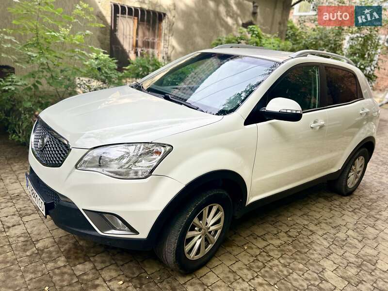 Позашляховик / Кросовер SsangYong Korando 2012 в 