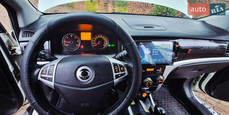 Позашляховик / Кросовер SsangYong Korando 2013 в Стебнику