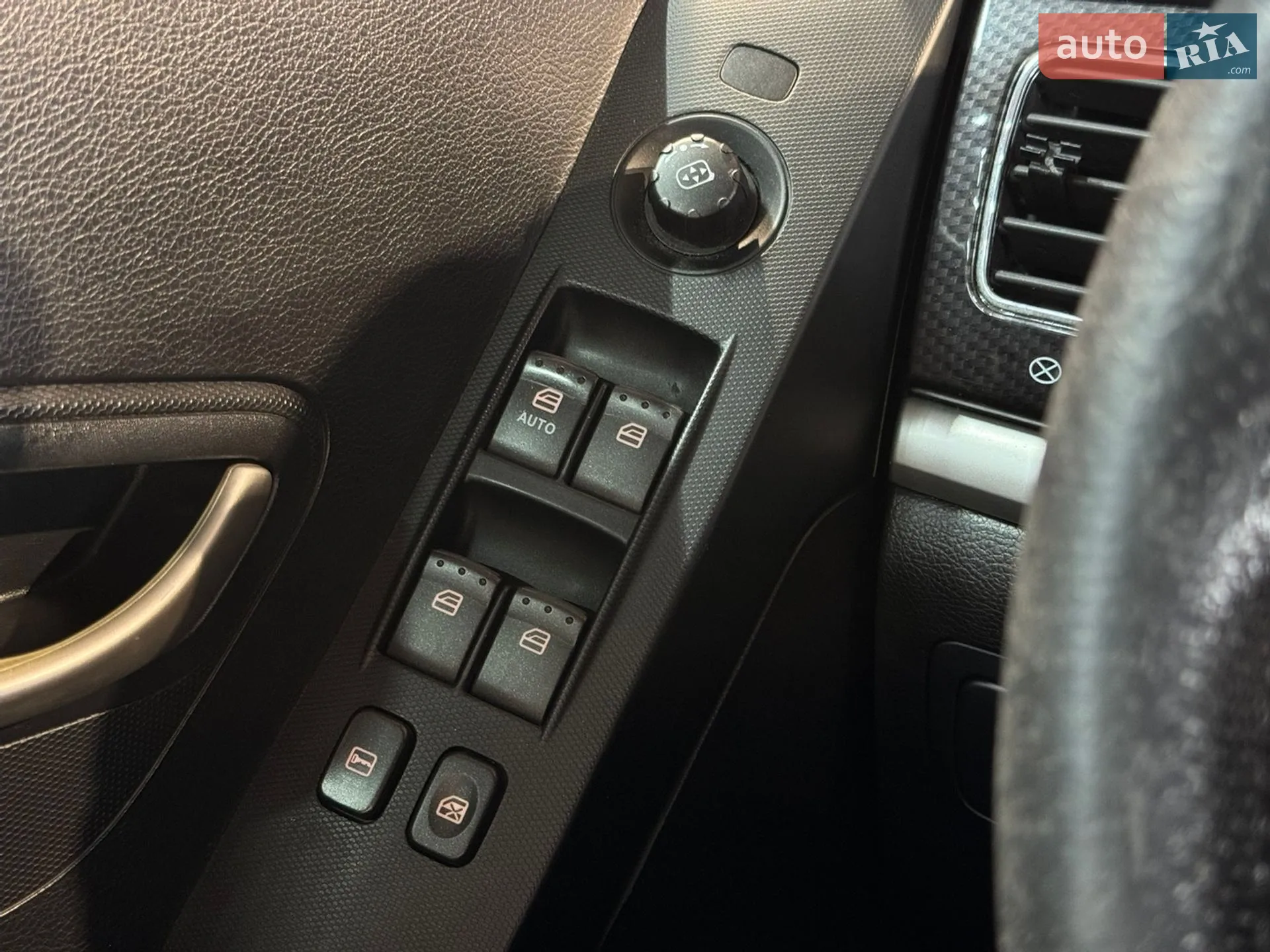 2012 SsangYong Korando - мініатюра 15
