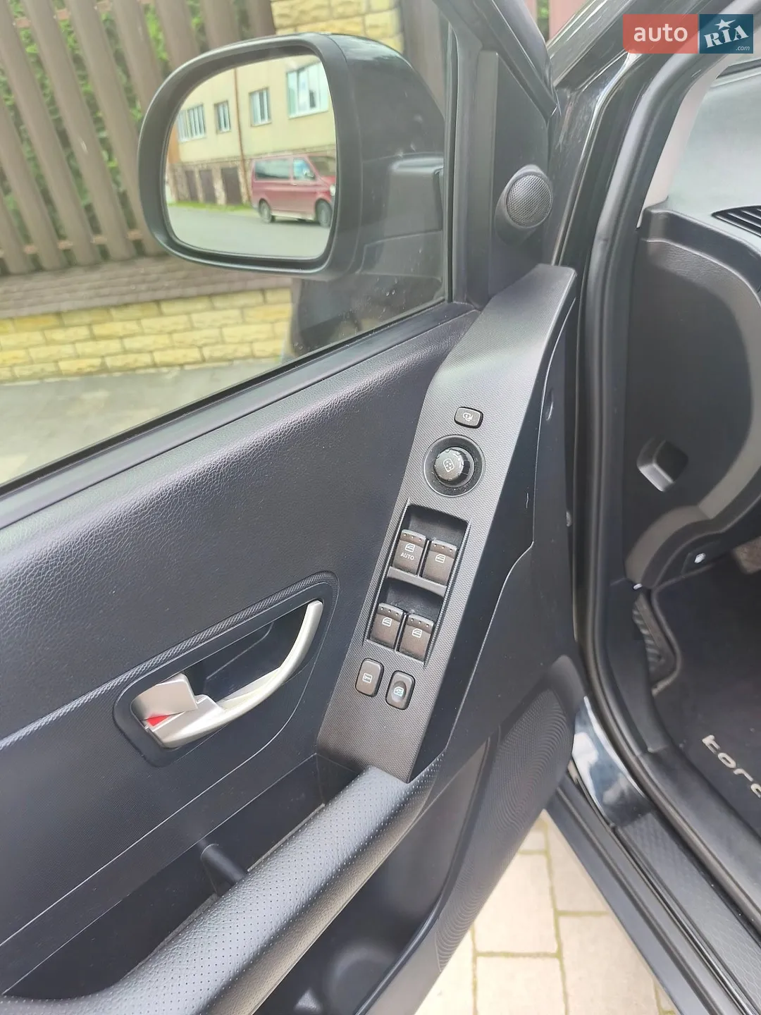 2011 SsangYong Korando - мініатюра 17
