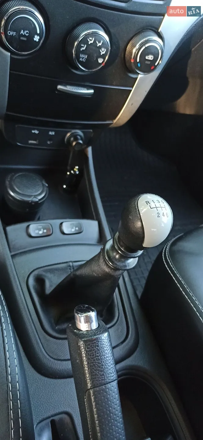 2012 SsangYong Korando - мініатюра 17