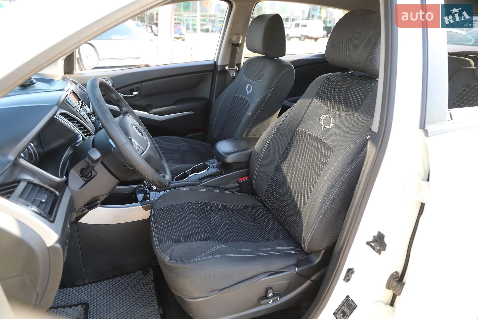 2014 SsangYong Korando - мініатюра 11