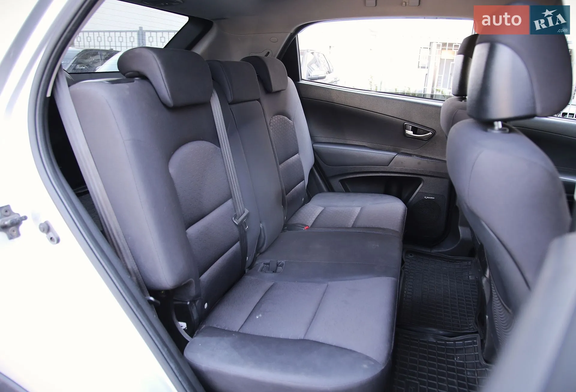 2011 SsangYong Korando - мініатюра 10