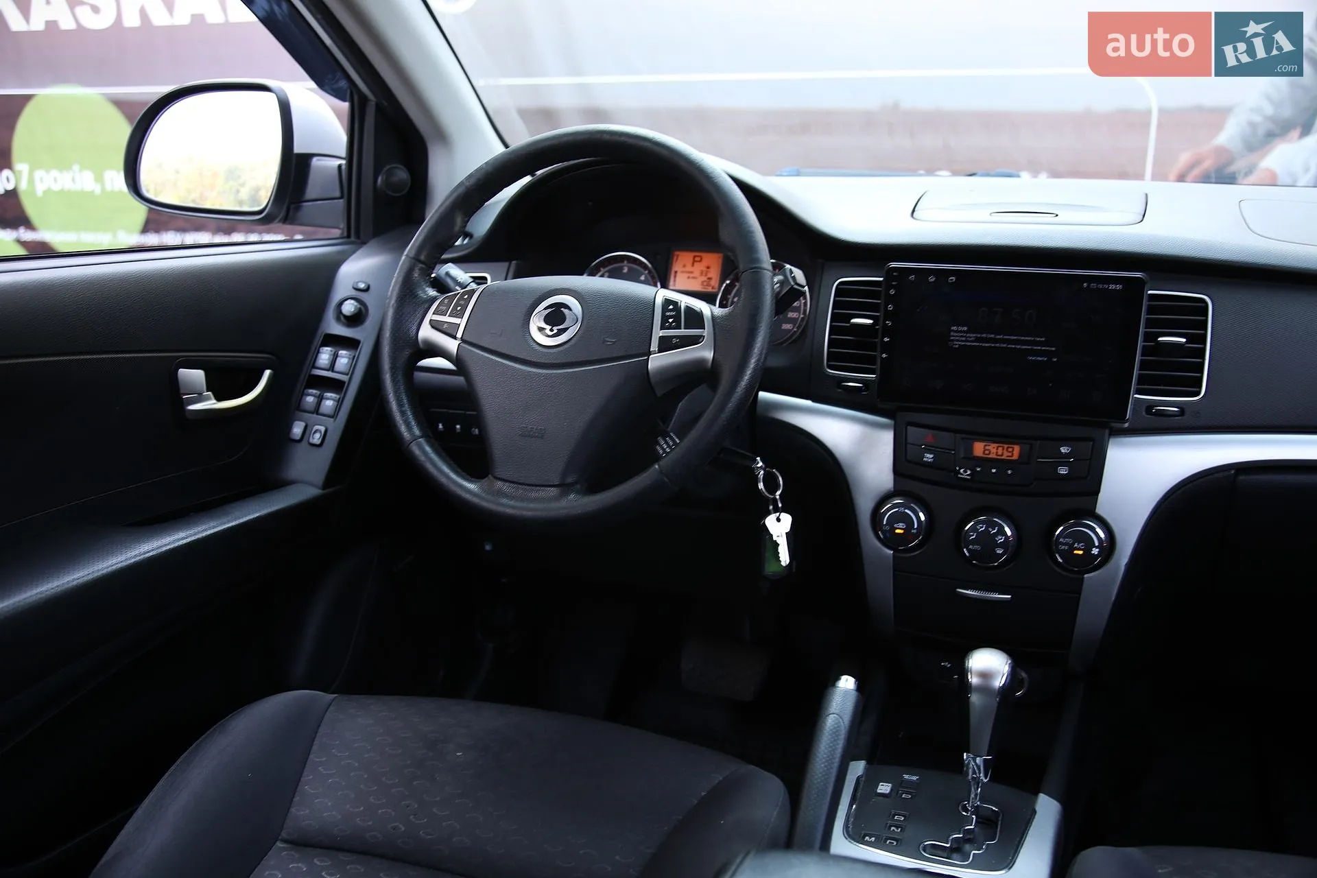 2011 SsangYong Korando - мініатюра 11