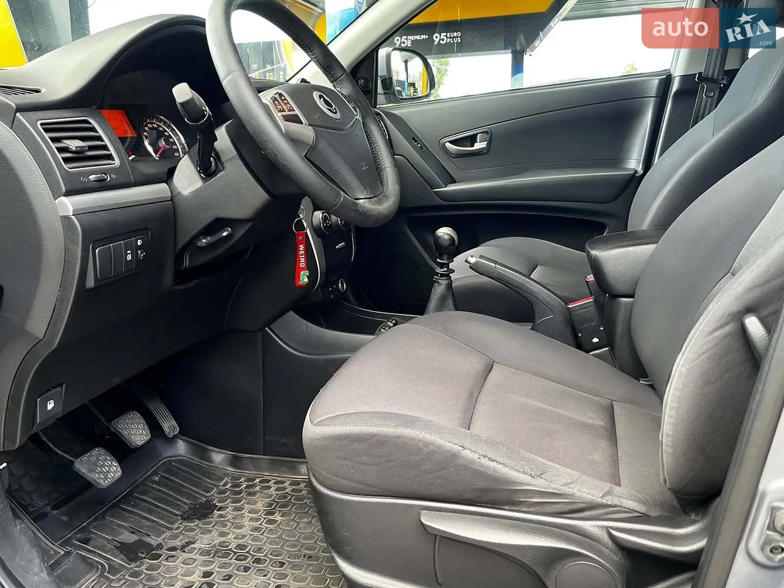2011 SsangYong Korando - мініатюра 10
