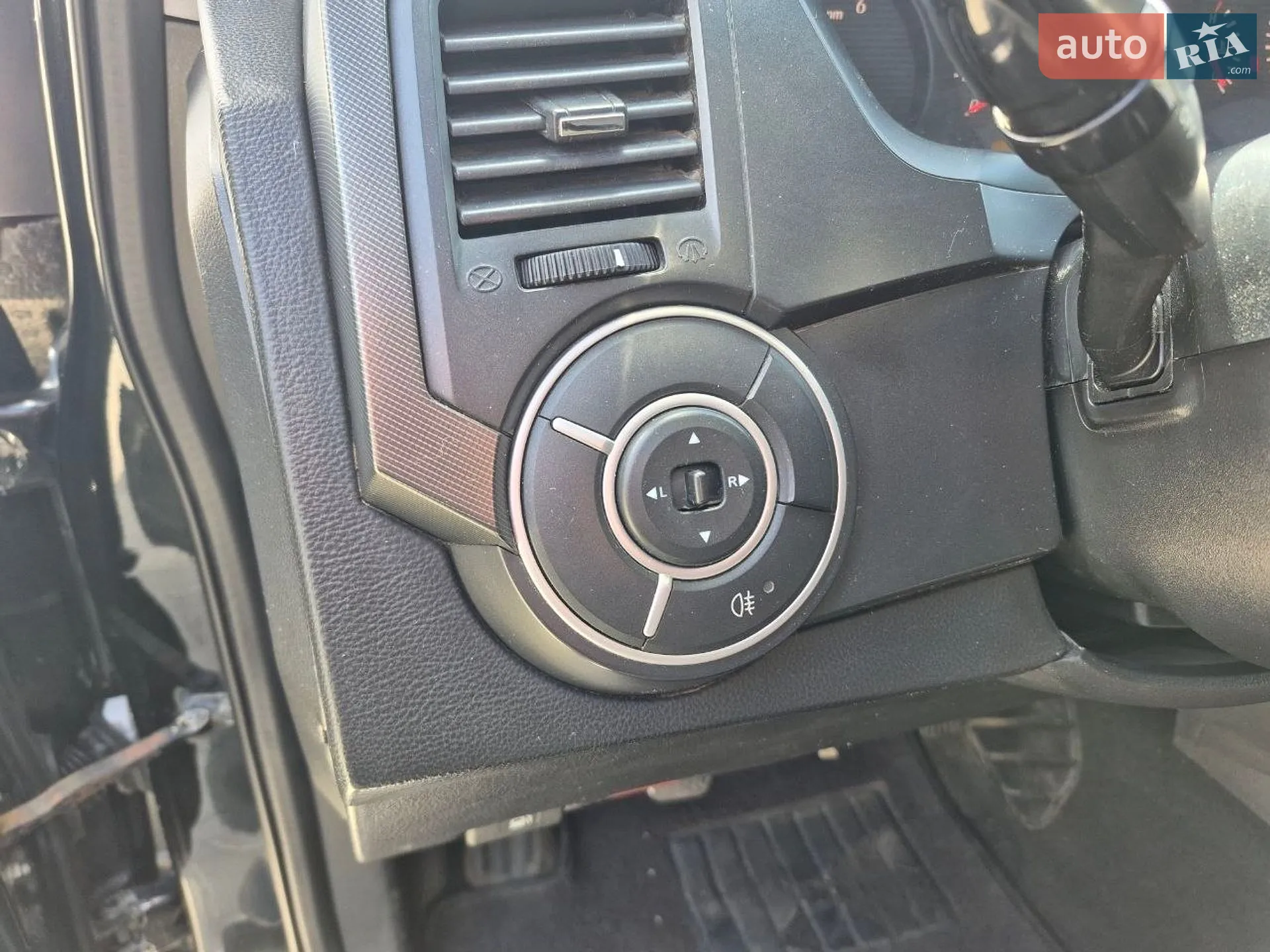 2010 SsangYong Kyron - мініатюра 19