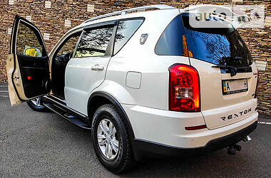 Позашляховик / Кросовер SsangYong Rexton 2014 в 