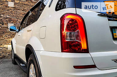 Позашляховик / Кросовер SsangYong Rexton 2014 в 