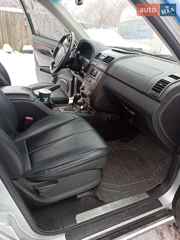 Внедорожник / Кроссовер SsangYong Rexton 2013 в Киеве