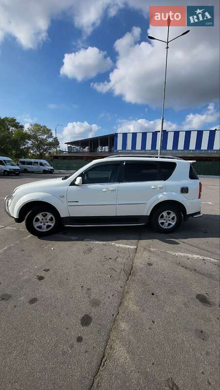 Позашляховик / Кросовер SsangYong Rexton 2011 в 