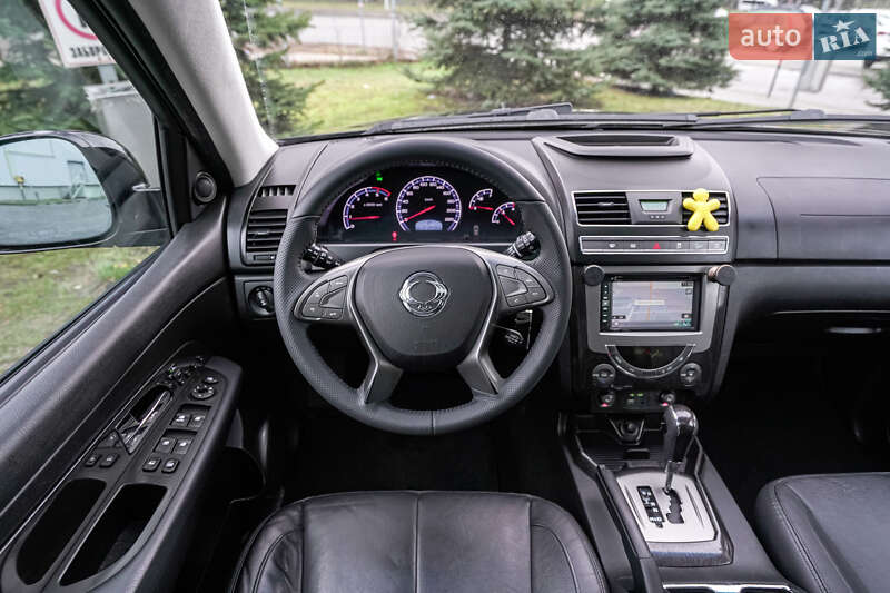 Внедорожник / Кроссовер SsangYong Rexton 2015 в Львове