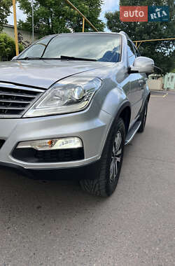 Позашляховик / Кросовер SsangYong Rexton 2013 в 
