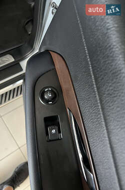 Позашляховик / Кросовер SsangYong Rexton 2013 в 
