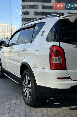Внедорожник / Кроссовер SsangYong Rexton 2013 в 