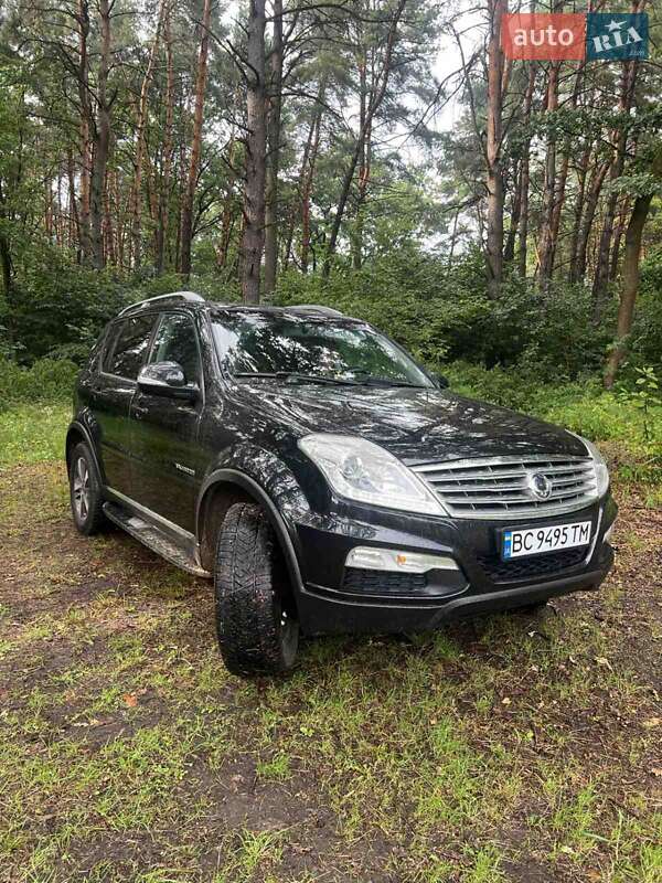 Позашляховик / Кросовер SsangYong Rexton 2015 в Новояворівську
