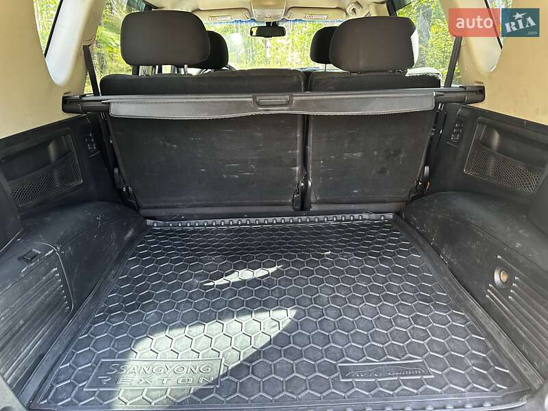 Внедорожник / Кроссовер SsangYong Rexton 2010 в Киеве