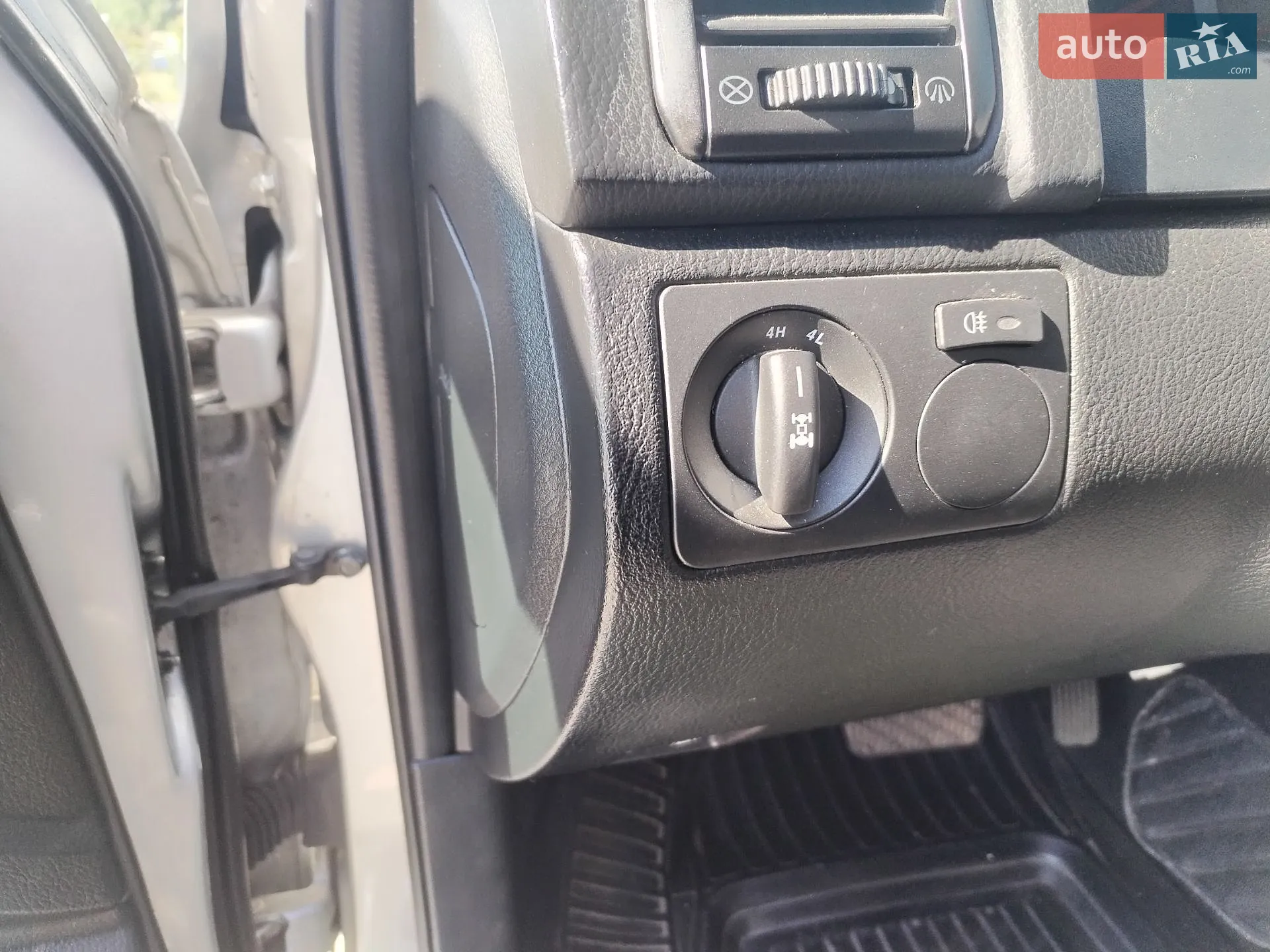 2012 SsangYong Rexton - мініатюра 17