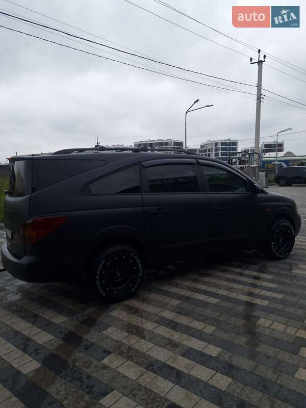 Минивэн SsangYong Rodius 2008 в Львове