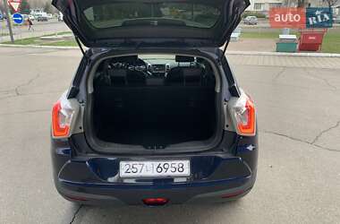 Внедорожник / Кроссовер SsangYong Tivoli 2015 в 