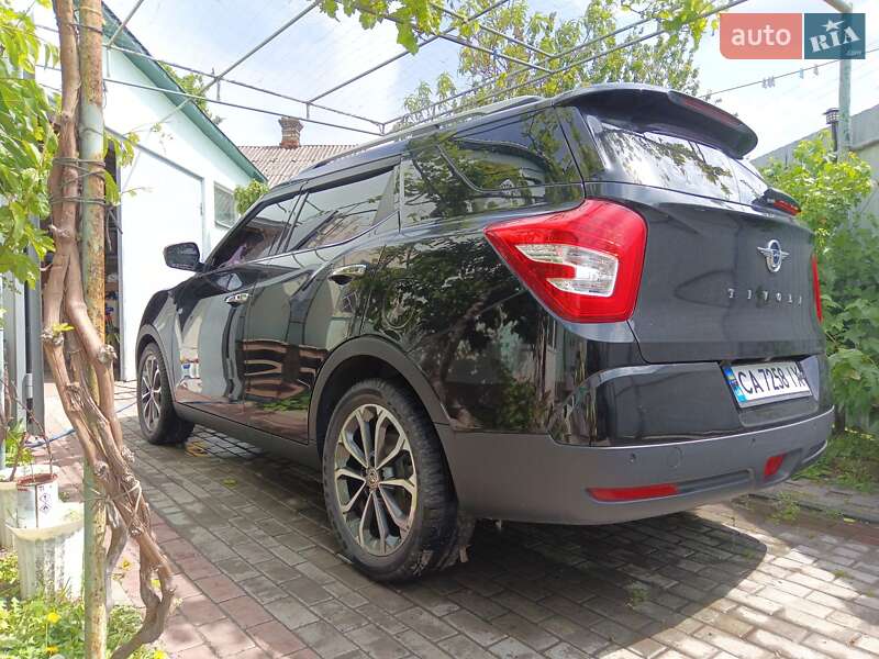 Внедорожник / Кроссовер SsangYong Tivoli 2016 в Черкассах