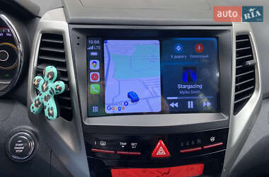 Внедорожник / Кроссовер SsangYong Tivoli 2015 в 