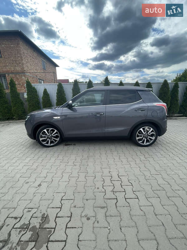 Внедорожник / Кроссовер SsangYong Tivoli 2015 в Кицмани