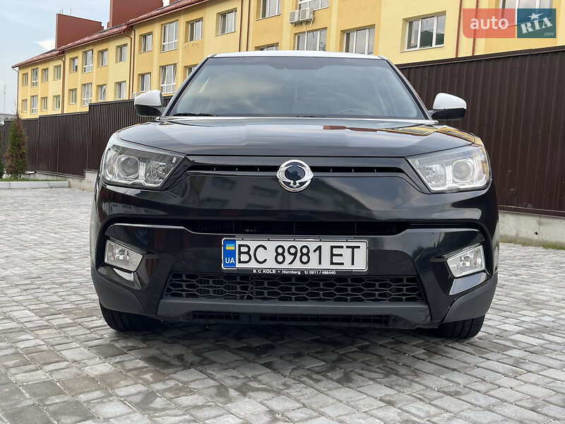 Позашляховик / Кросовер SsangYong Tivoli 2015 в Львові