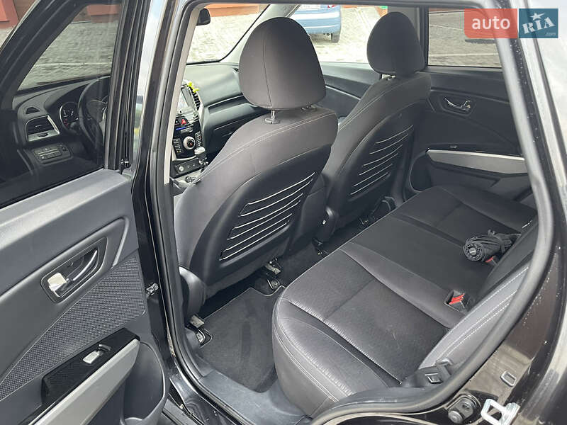Позашляховик / Кросовер SsangYong Tivoli 2015 в Львові