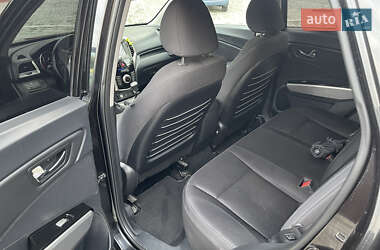 Позашляховик / Кросовер SsangYong Tivoli 2015 в 