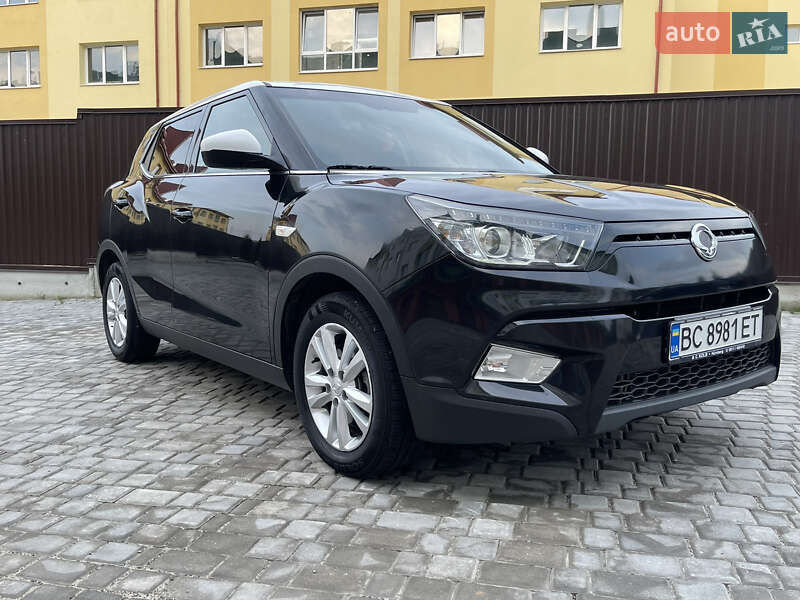 Позашляховик / Кросовер SsangYong Tivoli 2015 в Львові