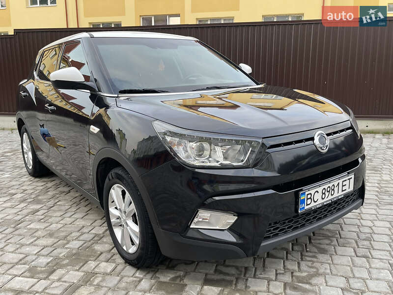 Позашляховик / Кросовер SsangYong Tivoli 2015 в Львові
