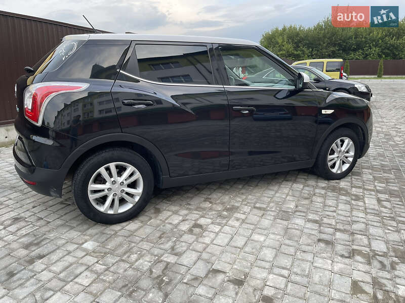 Позашляховик / Кросовер SsangYong Tivoli 2015 в Львові