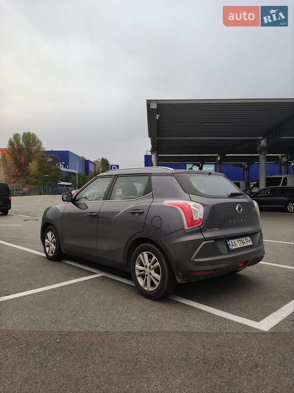 Внедорожник / Кроссовер SsangYong Tivoli 2016 в Киеве