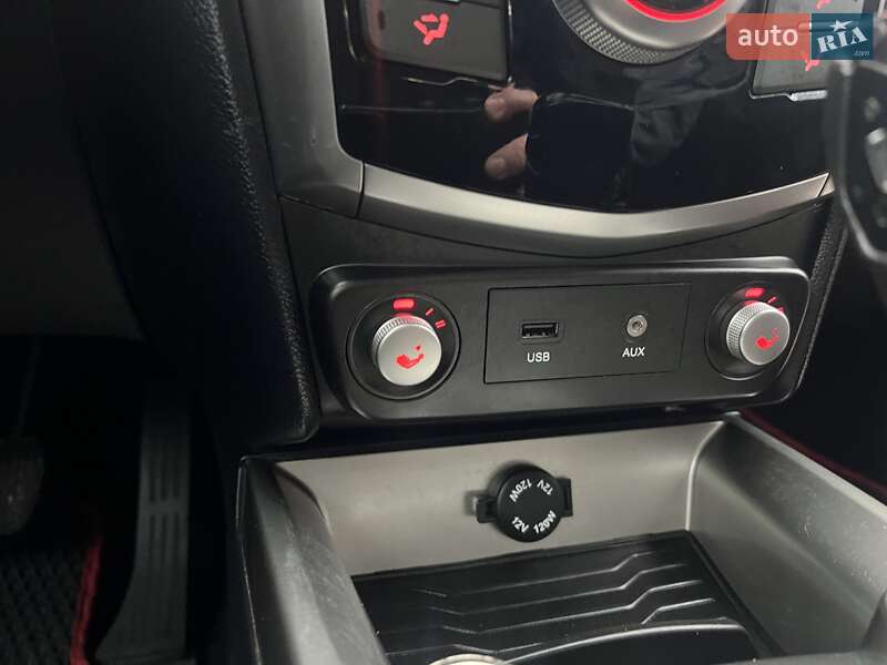 Внедорожник / Кроссовер SsangYong Tivoli 2016 в Киеве